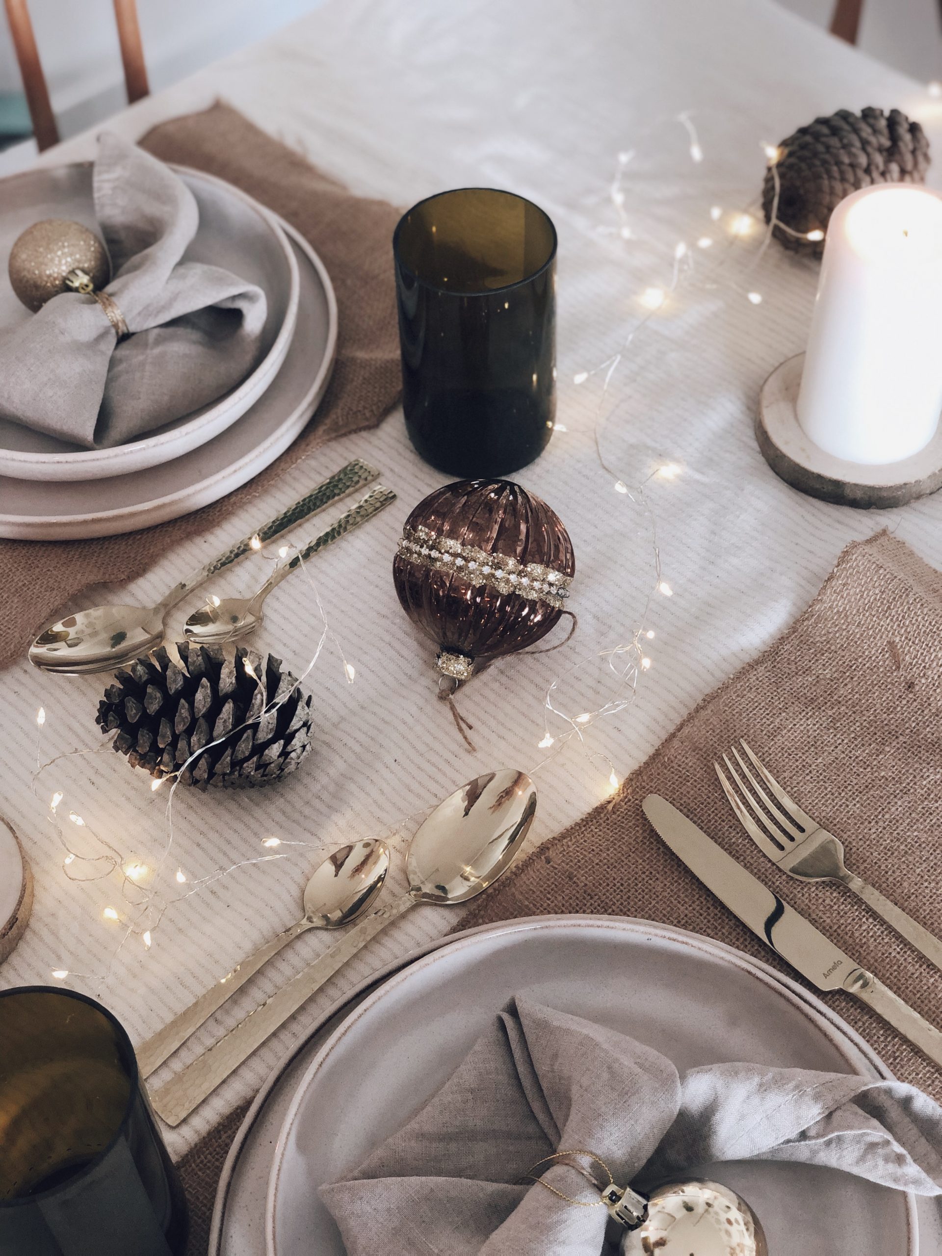 Comment décorer une table de Noël naturelle et originale avec des bougies -  Le blog déco de la génération Y